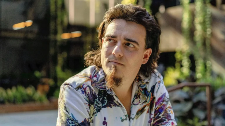 Palmer Luckey pyta: Kupiłbyś droższy komputer wyprodukowany w USA?